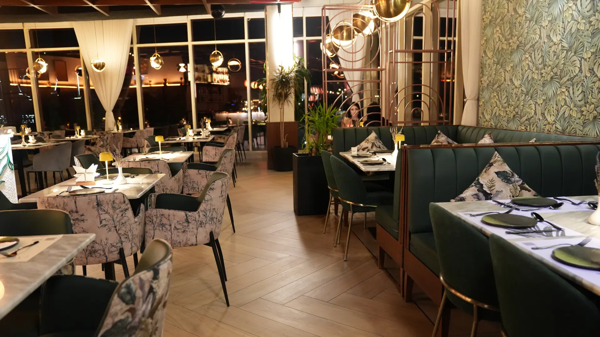 lacalle restaurant table sittings