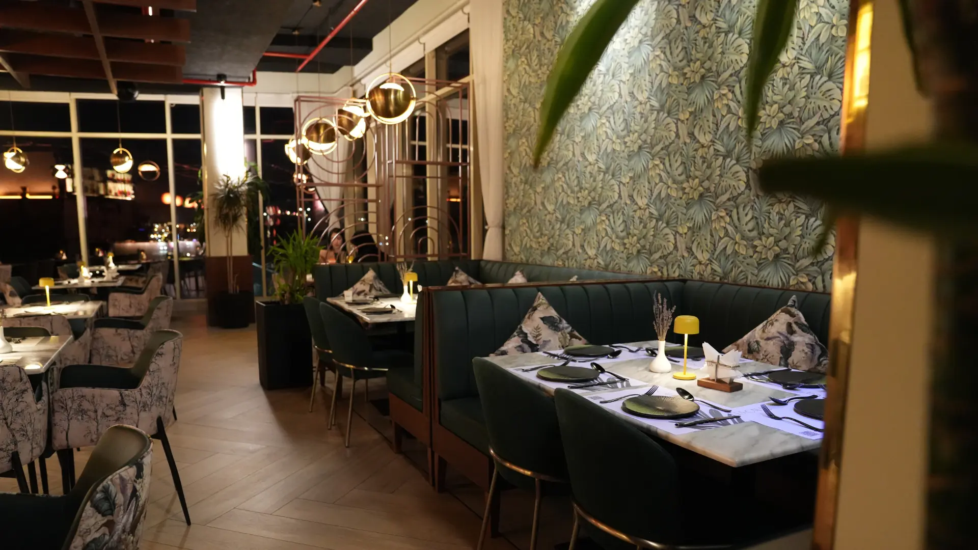 lacalle restaurant table sittings