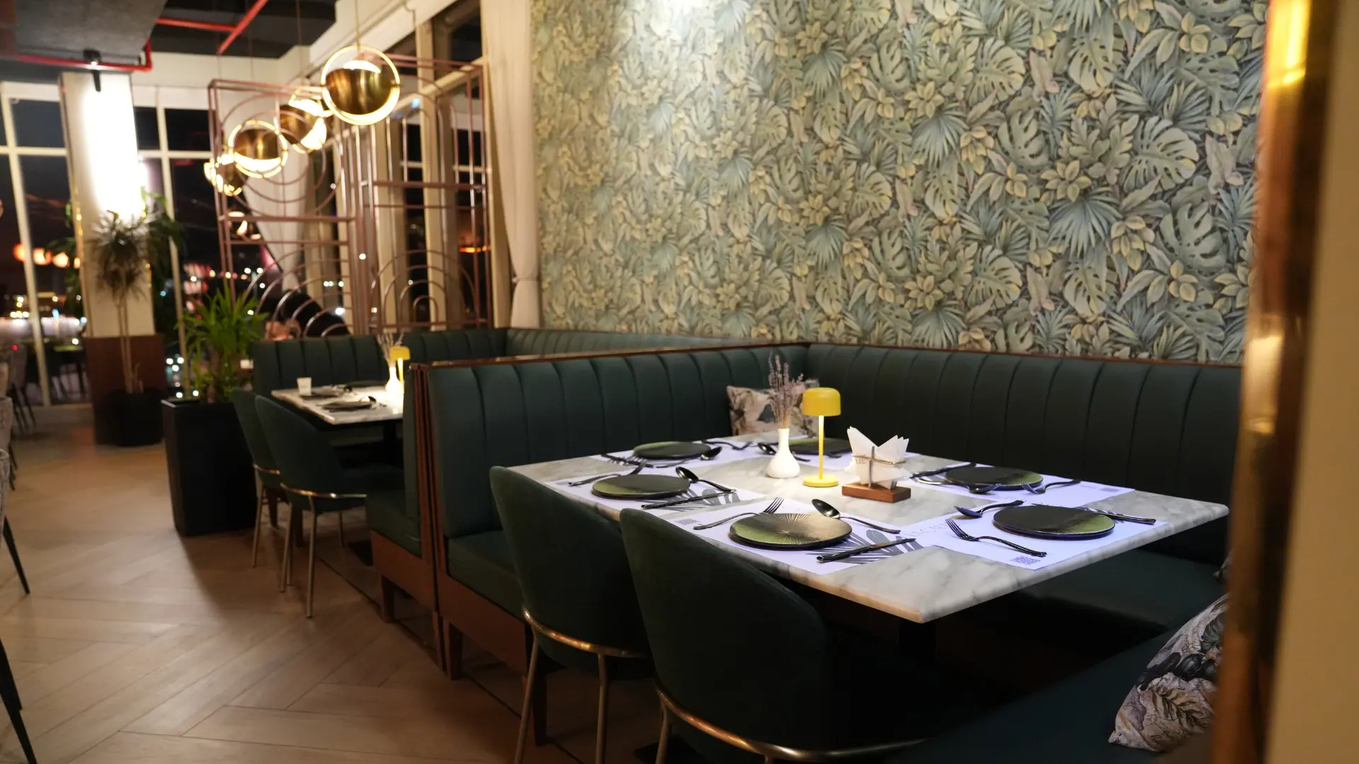 lacalle restaurant table sittings